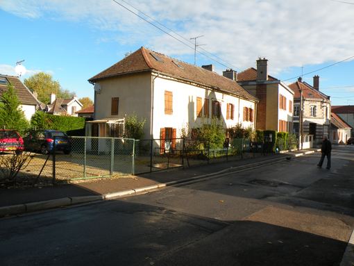  maison avec cour, rue du Pont des Champs